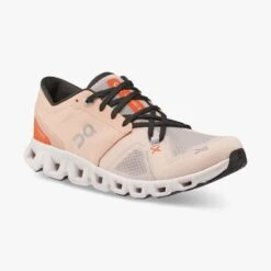 'On Running' Women's Cloud X 3 - Rose / Sand -Carhartt Store 60.98691 cloud x 3 fw22 rose sand w g6 1024x1024@2x