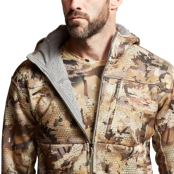 'Sitka' Men's Traverse Hoody - Optifade Waterfowl : Marsh 14 'Sitka' Men's Traverse Hoody - Optifade Waterfowl : Marsh -Carhartt Store IMG SITKA WL 2022 600026 WL Traverse Hoody Optifade Waterfowl 592p Studio 02270 1024x1024@2x